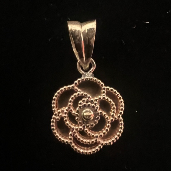 Elegant 14k Rose Gold Pendant - Picture 4 of 8